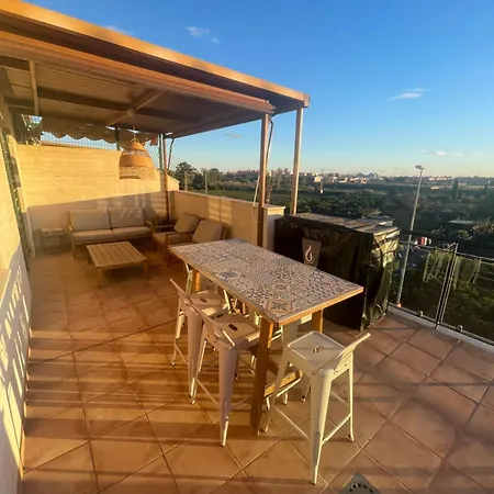 Appartement Mountains, The Sea And Orange Fields - Calm Retreat With Scenic Balcony